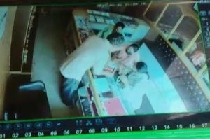 मंडी: ज्वेलर्स को झांसे में लेकर सोने की अंगूठी ले उड़ीं दो महिलाएं, घटना CCTV में कैद