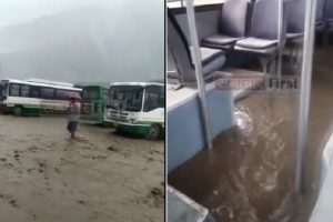 कुल्लू: मनाली के भजोगी नाले में आई बाढ़, वोल्वो बस स्टैंड और घरों में घुसा पानी