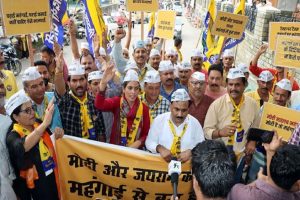 महंगाई के खिलाफ सड़कों पर उतरी ‘AAP’, सरकार के खिलाफ किया जोरदार प्रदर्शन