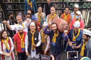 शिमला में AAP का हल्ला बोल, महंगाई के खिलाफ किया विरोध प्रदर्शन