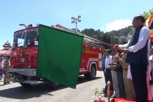 अग्निशमन विभाग के बेड़े में शामिल हुए 21 नए वाहन, CM ने दिखाई हरी झंडी