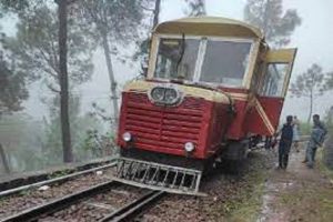 कालका से शिमला आ रही रेल कार पटरी से उतरी, आवाजाही हुई बाधित