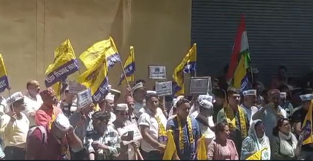 Protest by AAP in Kullu