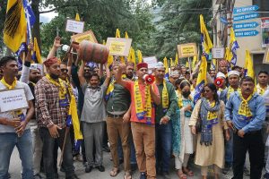 हिमाचल में महंगाई को लेकर AAP का प्रदर्शन, सरकार को बताया गरीब विरोधी