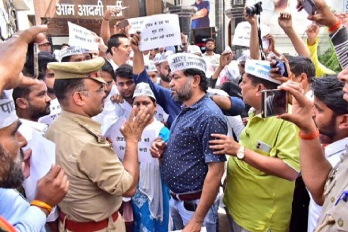 AAP protest in Mandi