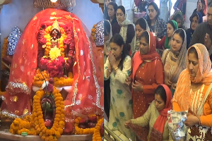 शारदीय नवरात्रि के पहले दिन शिमला के कालीबाड़ी मंदिर में उमड़ा आस्था का सैलाब