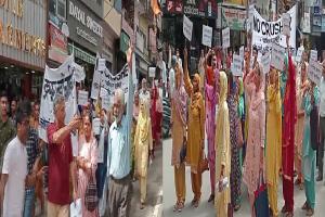 हमीरपुर: मानखड्ड में क्रशर लगाने की अनुमति पर ग्रामीणों ने जमकर किया विरोध प्रर्दशन