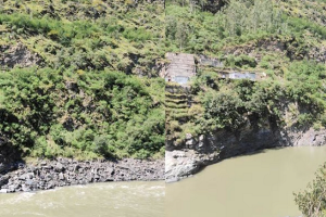 कुल्लू: निरमंड में चालक समेत सतलुज नदी में गिरी कार, सर्च ऑपरेशन जारी