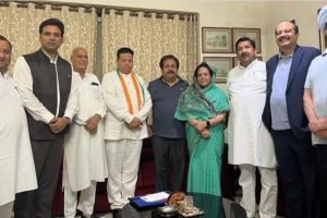 कांगड़ा में बीजेपी को झटका, सुरेंद्र काकू ने ज्वाइन की कांग्रेस