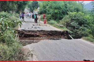 बिलासपुर: धर्मशाला-शिमला NH पर घाघस मार्ग पर ढहा पुल, वाहनों की आवाजाही ठप
