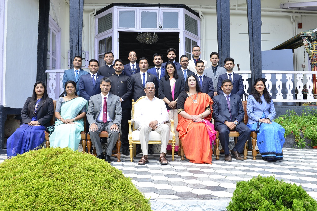 IAS AND HAS OFFICERS MEET GOVERNOR JPEG