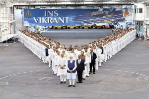 INS विक्रांत के साथ नौसेना को मिला नया ध्वज, पीएम ने कही 3 बड़ी बातें