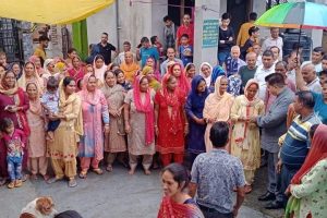 पूर्व विधायक सुरेंद्र काकू की सराहनीय पहल, पेंशन से महिला मंडलों को दी आर्थिक मदद