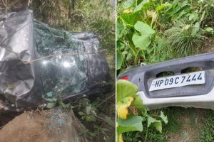 शिमला: मतियाना-बढ़ागांव में खाई में गिरी कार, एक युवक की मौत-एक गंभीर घायल