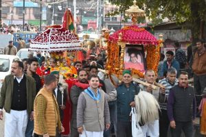 सत्य श्री साई बाबा की जन्मोत्सव पर निकाली शोभायात्रा, भक्तिमय रस में डूबा मंडी शहर