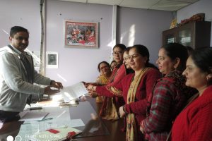 शिमला में जनवादी महिला समिति की गुहार, बस को लेकर HRTC महाप्रबंधक को सौंपा ज्ञापन