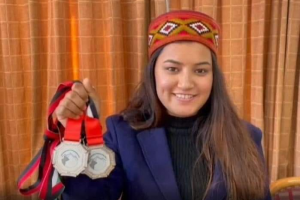 देवभूमि हिमाचल की बेटी एवं अंतरराष्ट्रीय स्कीइंग खिलाड़ी आंचल ठाकुर ने दुबई में आयोजित स्पर्धा में जीते चार रजत पदक