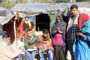 हमीरपुर: आखिरकार टूट गई प्रशासन की नींद, पीड़ित परिवार को दी राहत राशि