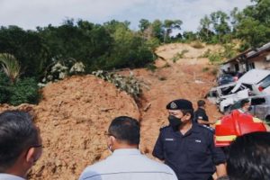मलेशिया में लैंडस्लाइड, 9 लोगों की मौत:मरने वालों में 5 साल का बच्चा भी शामिल