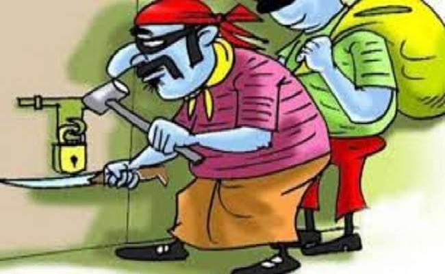 टौणी देवी पुलिस चौकी के तहत चोरों ने लाखों रूपए की चोरी को दिया अंजाम