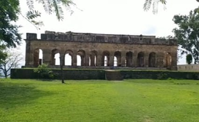 रहस्यमय महल सुजानपुर टीहरा