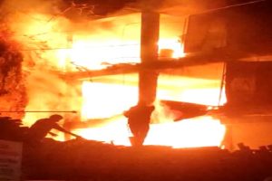 शिमला में निर्माणाधीन भवन में भीषण आग, लाखों की लकड़ियां जलकर राख…