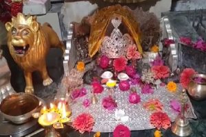 प्रसिद्ध संतान दात्री मां शारदा मंदिर में चांदी की नक्काशी का काम जोरों पर