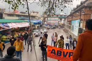 अखिल भारतीय विधार्थी परिषद ने परीक्षा परिणामों के पुर्नमूल्यांकन में देरी पर किया धरना प्रदर्शन