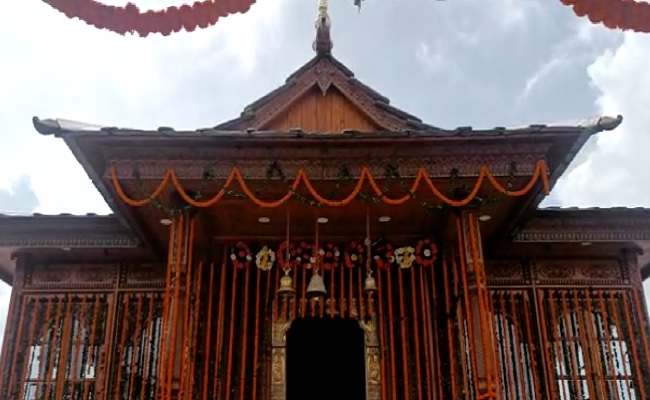 नवरात्र पर्व पर शिमला के तारा देवी मंदिर में उमड़ी भक्तों की भीड़