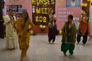 नर्सिंग-डे पर फोर्टिस कांगड़ा में धमाल, प्रथम महिला नर्स फ्लोरेंस नाइटिंगेल को किया याद