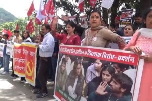शिमला में उपायुक्त कार्यालय के बाहर वामपंथी संगठनों का प्रदर्शन, महिला पहलवानों का समर्थन