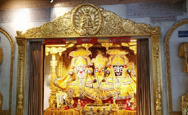 भगवान जगन्नाथ की 146वीं रथयात्रा, गुजरात के CM ने सोने के झाड़ू से रथ का मार्ग किया साफ
