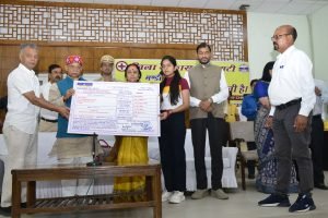 राज्यपाल ने रेडक्रॉस के जरिए अनाथ बच्चों को आर्थिक सहायता प्रदान की