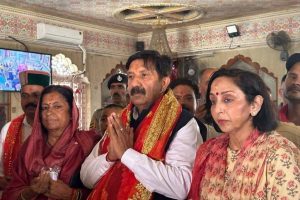 डिप्टी CM मुकेश अग्निहोत्री ने पत्नी व अन्य नेताओं समेत ज्वालाजी मंदिर में टेका माथा
