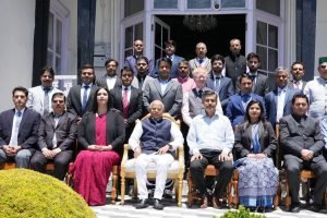 HPAS प्रशिक्षु अधिकारियों ने की राज्यपाल से भेंट