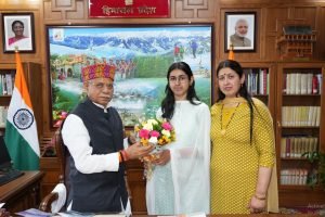 राज्यपाल ने कुमारी चारवी को सम्मानित किया
