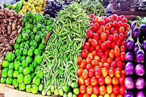 बदलते मौसम की मार, आसमान छू रहा सब्जियों का दाम