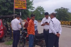 नूरपुर पुलिस ने यातायात नियमों की अवहेलना करने वालों पर कसा शिकंजा