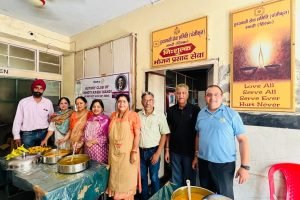 अन्नपूर्णा दिवस पर रोटरी क्लब छोटी काशी ने अस्पताल भोजन सेवा में दिया सहयोग