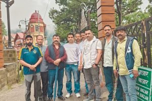 शिमला: प्रशासन से मिला टैक्सी/मैक्सी ऑपरेटर वेलफेयर सोसाइटी का प्रतिनिधिमंडल