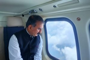 मुख्यमंत्री ने कांगड़ा के फतेहपुर और इंदौरा का किया हवाई सर्वेक्षण