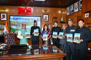 हिमाचल प्रदेश लोक सेवा आयोग के अध्यक्ष ने राज्यपाल को वार्षिक रिपोर्ट प्रस्तुत की