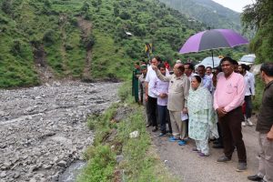 चैलचौक-पंडोह और कमांद सड़कों के सुधार और विस्तार को लेकर लिखा पत्र