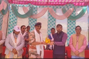 लादरचा मेले को लेकर क्रिकेट प्रतियोगिता का शुभारंभ