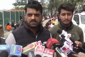 HPU में छात्र संगठन SFI का हल्ला बोल, विवि प्रशासन पर एकतरफा कार्रवाई के आरोप