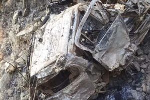 सुदंरनगर: अनियंत्रित होकर गहरी खाई में जा कार, चालक की मौके पर मौ*त