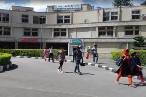 हिमाचल के अस्पतालों में डॉक्टर आज दोपहर 12 बजे तक हड़ताल पर