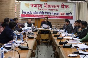फसल बीमा तथा पशु बीमा करवाने के लिए किसानों को करें प्रेरित: एडीसी