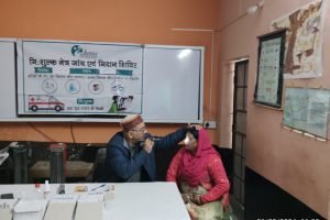 द हंस फाउंडेशन भवारना ब्लॉक द्वारा गाँव खरौठ़ में लगाया गया नि:शुल्क नेत्र चिकित्सा शिविर .