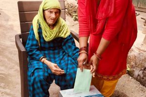 बुजुर्ग और दिव्यांग मतदाता बखूबी निभा रहे अपनी जिम्मेदारी: हेमराज बैरवा